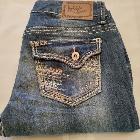 Ariya Jeans 7/8 With Designer Embroidery Pockets - Picture 4 of 16